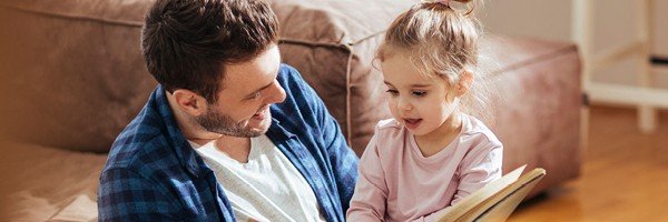Mother spends time with her young daughter after applying for an Expat Residential mortgage with the Marsden.